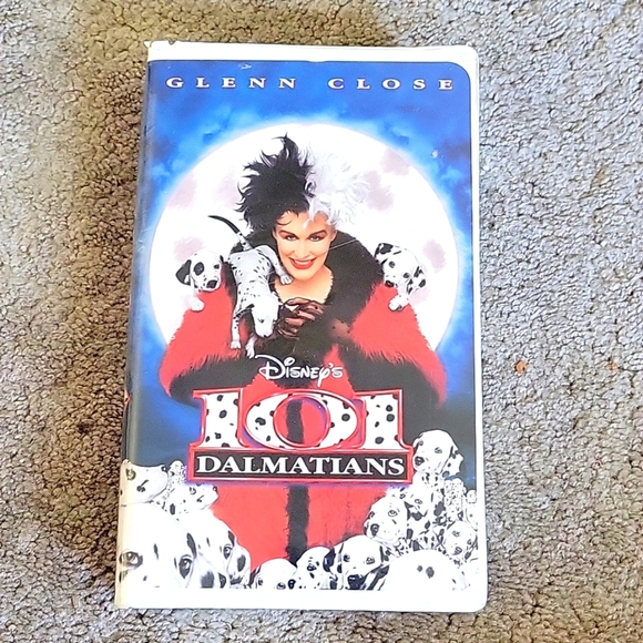 Disney's 101 & 102 Dalmatians VHS - Picture 2 of 9